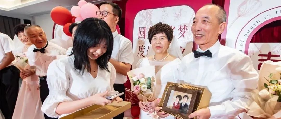 百家乐平台9对“金婚”“银婚”老人集体办婚礼，令人羡慕！